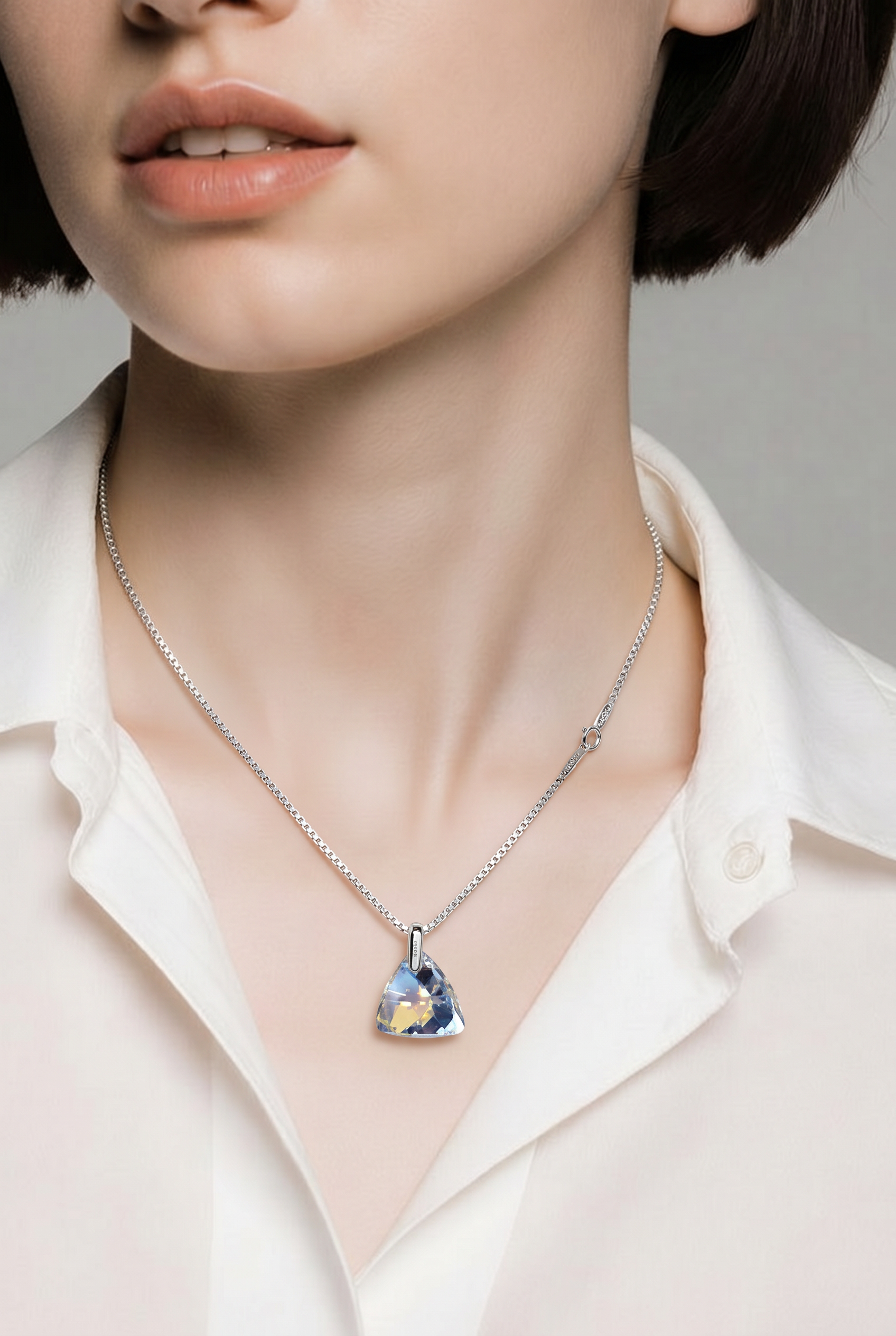 Swarovski kristallidest komplekt "Kolmnurkne sära" - Image 4